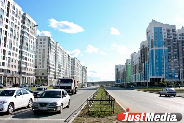 Власти столицы Урала одними из первых решились полностью отказаться от пескосоляной смеси и перейти на современные средства. Власти столицы Урала одними из первых решились полностью отказаться от пескосоляной смеси и перейти на современные средства.